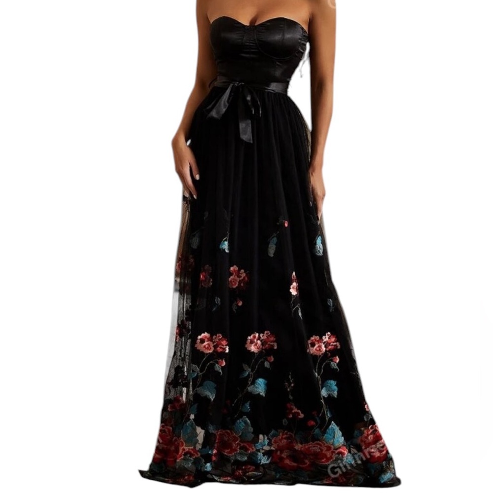Giffniseti Black with Embroidered Floral Hem Mesh Bustier Gown L